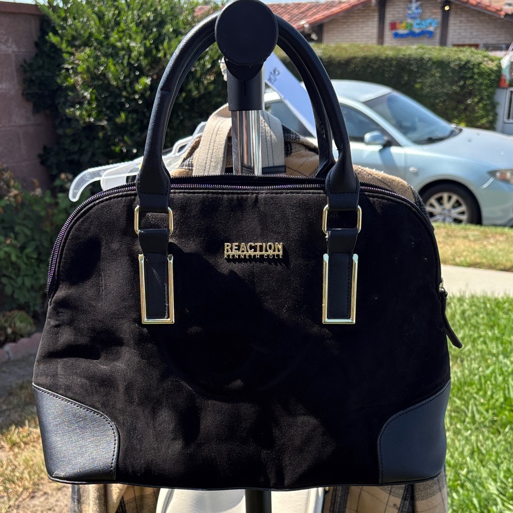 Kenneth Cole Reaction Black Briefcase with Structured Design